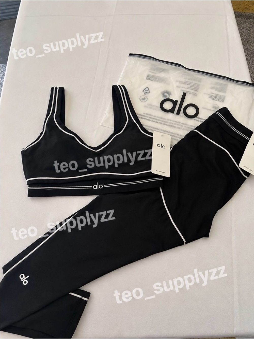 Medium Black Alo Yoga set